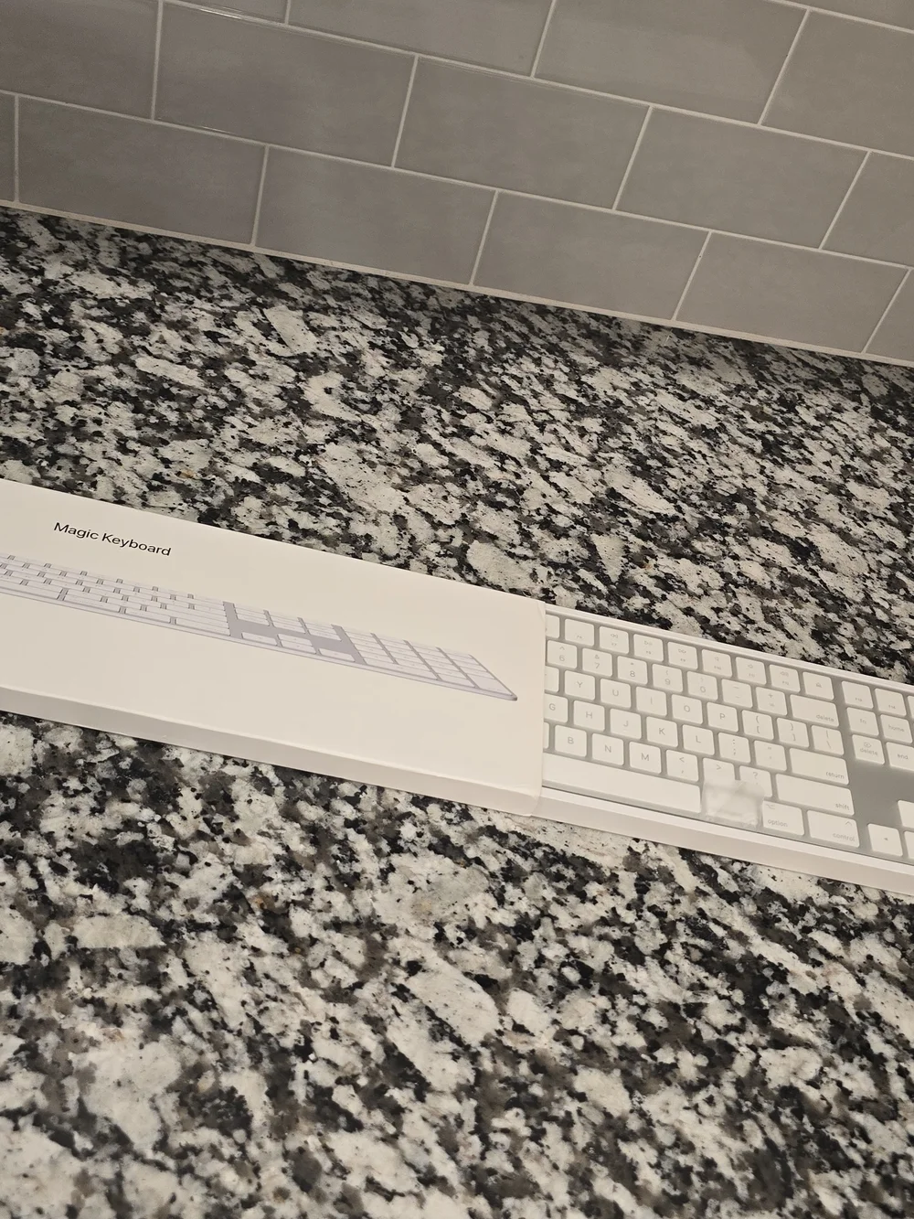 Magic Keyboard with Numeric Keypad, Silver/White A1843